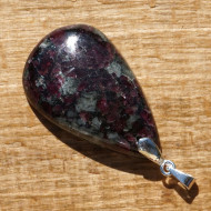 Eudialyt přívěsek