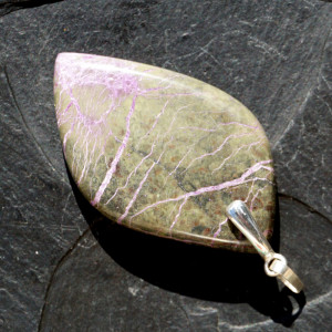 Atlantasit přívěsek