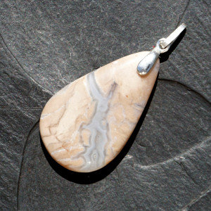 Youngit přívěsek (1484)