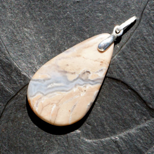 Youngit přívěsek (1484)