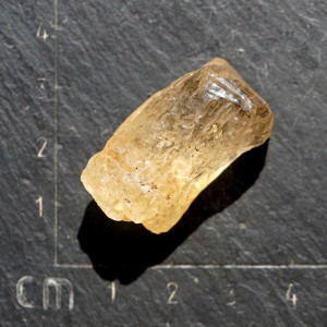 Skapolit surový (393)