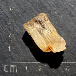 Skapolit surový (393)
