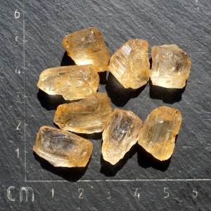 Skapolit surový krystal (395)