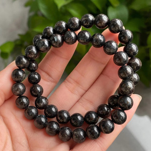 Arfvedsonit s granátem  náramek