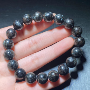 Arfvedsonit s granátem  náramek