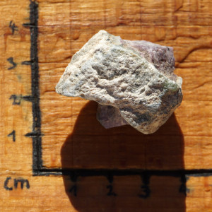 Rubín v zoisitu surový