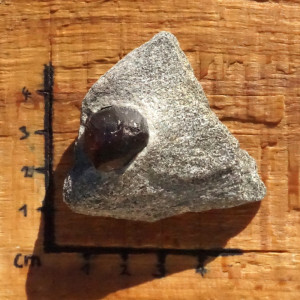 Granát surový (218)