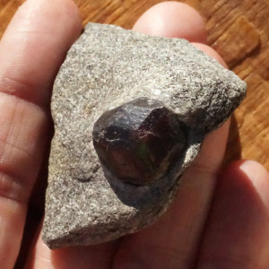 Granát surový (218)