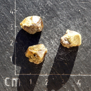 Zelený granát se sagenitem