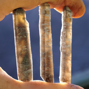 Záhněda surový krystal